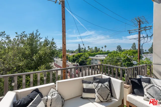 $1,095,000 | 5015 Balboa Boulevard, Unit 408, Encino, CA 91316