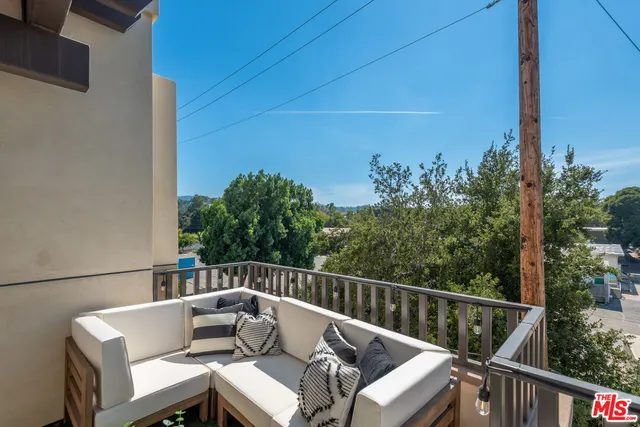 $1,095,000 | 5015 Balboa Boulevard, Unit 408, Encino, CA 91316