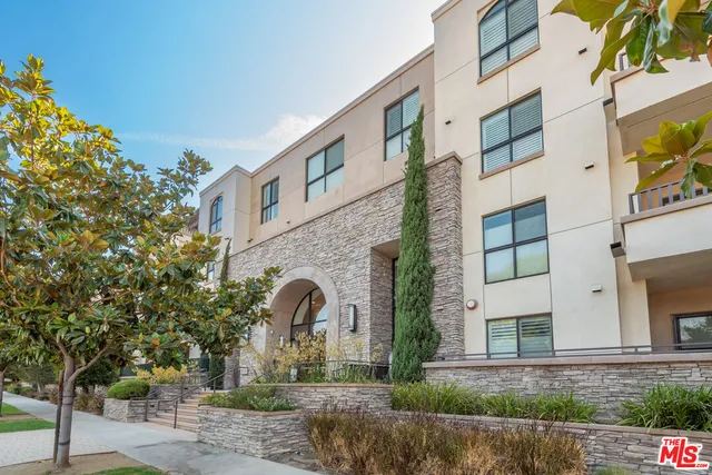 $1,095,000 | 5015 Balboa Boulevard, Unit 408, Encino, CA 91316