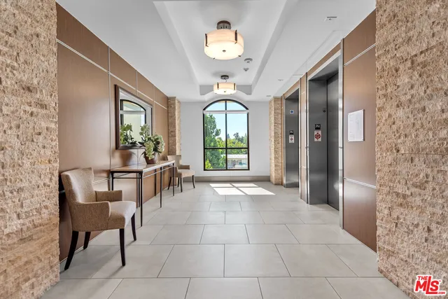 $1,095,000 | 5015 Balboa Boulevard, Unit 408, Encino, CA 91316