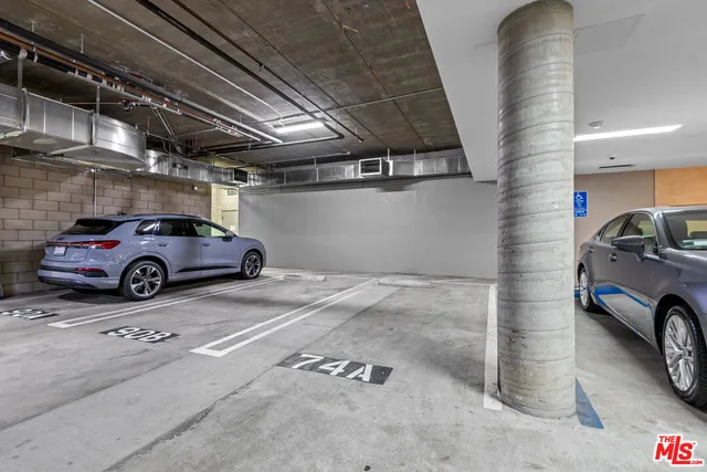 $1,095,000 | 5015 Balboa Boulevard, Unit 408, Encino, CA 91316