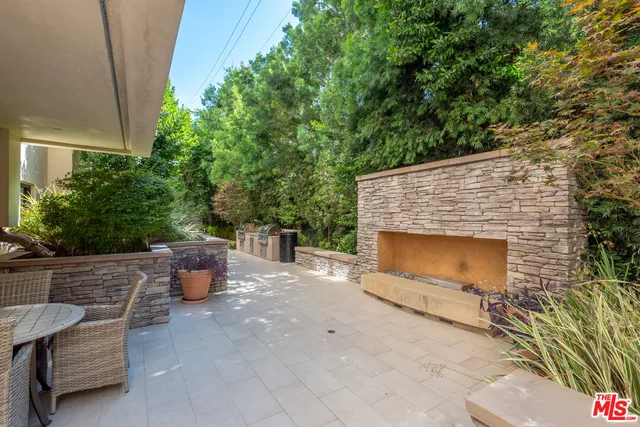 $1,095,000 | 5015 Balboa Boulevard, Unit 408, Encino, CA 91316