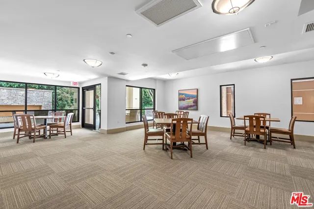 $1,095,000 | 5015 Balboa Boulevard, Unit 408, Encino, CA 91316