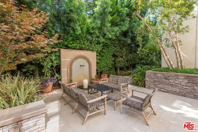 $1,095,000 | 5015 Balboa Boulevard, Unit 408, Encino, CA 91316