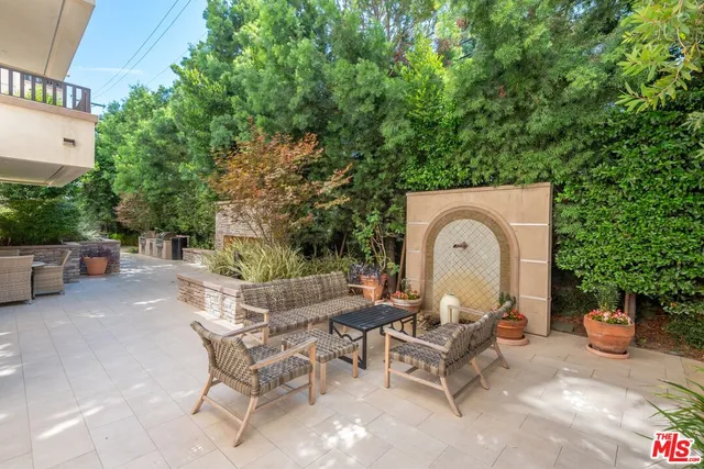 $1,095,000 | 5015 Balboa Boulevard, Unit 408, Encino, CA 91316