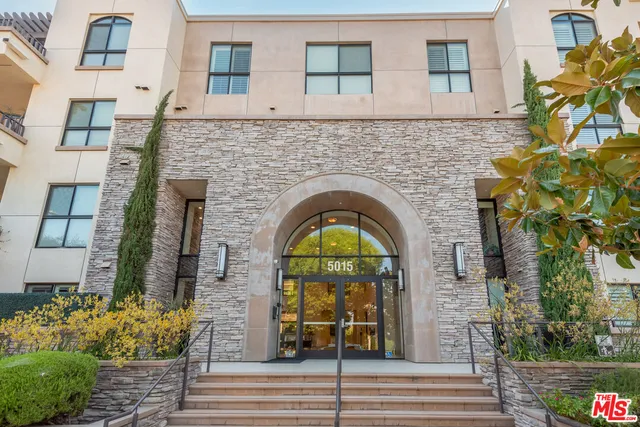 $1,095,000 | 5015 Balboa Boulevard, Unit 408, Encino, CA 91316