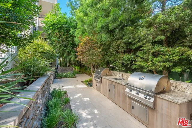 $1,095,000 | 5015 Balboa Boulevard, Unit 408, Encino, CA 91316