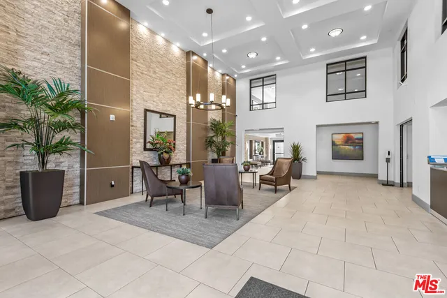 $1,095,000 | 5015 Balboa Boulevard, Unit 408, Encino, CA 91316