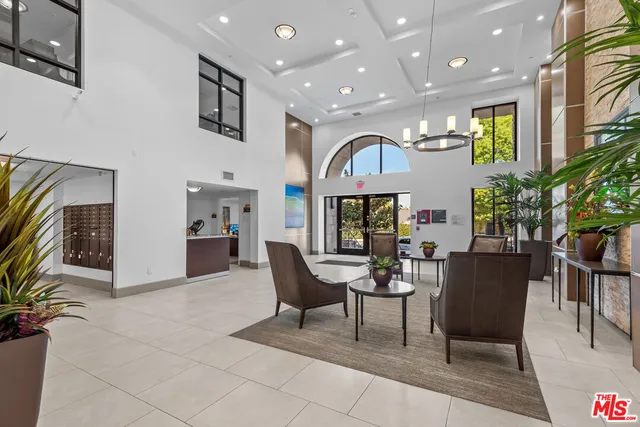 $1,095,000 | 5015 Balboa Boulevard, Unit 408, Encino, CA 91316