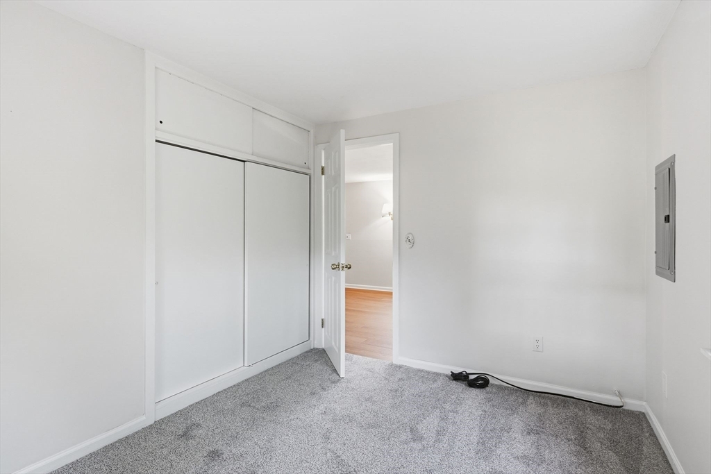 291 Old Farm Road Springfield, MA 01119 - Photo 11 of 34