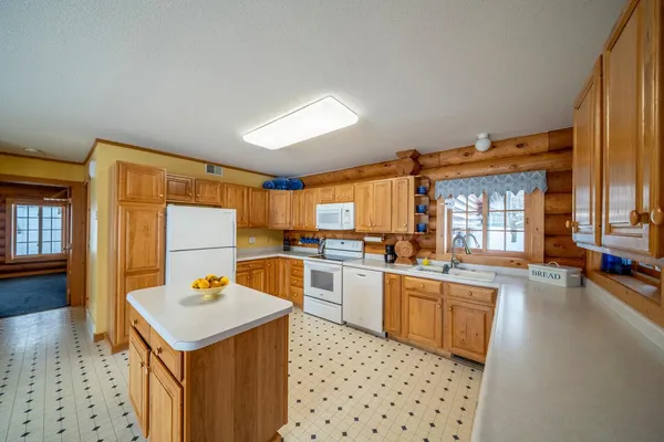 $849,000 | 40105 Hunters Road, Ponsford, MN 56575