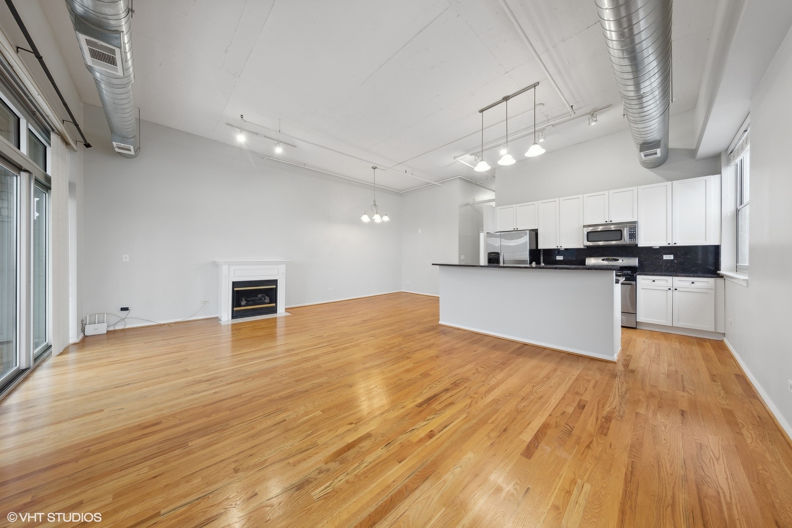 950 West Monroe Street, Unit 910 Chicago, IL 60607 - Photo 12 of 31 a view of kitchen with sink microwave and stove