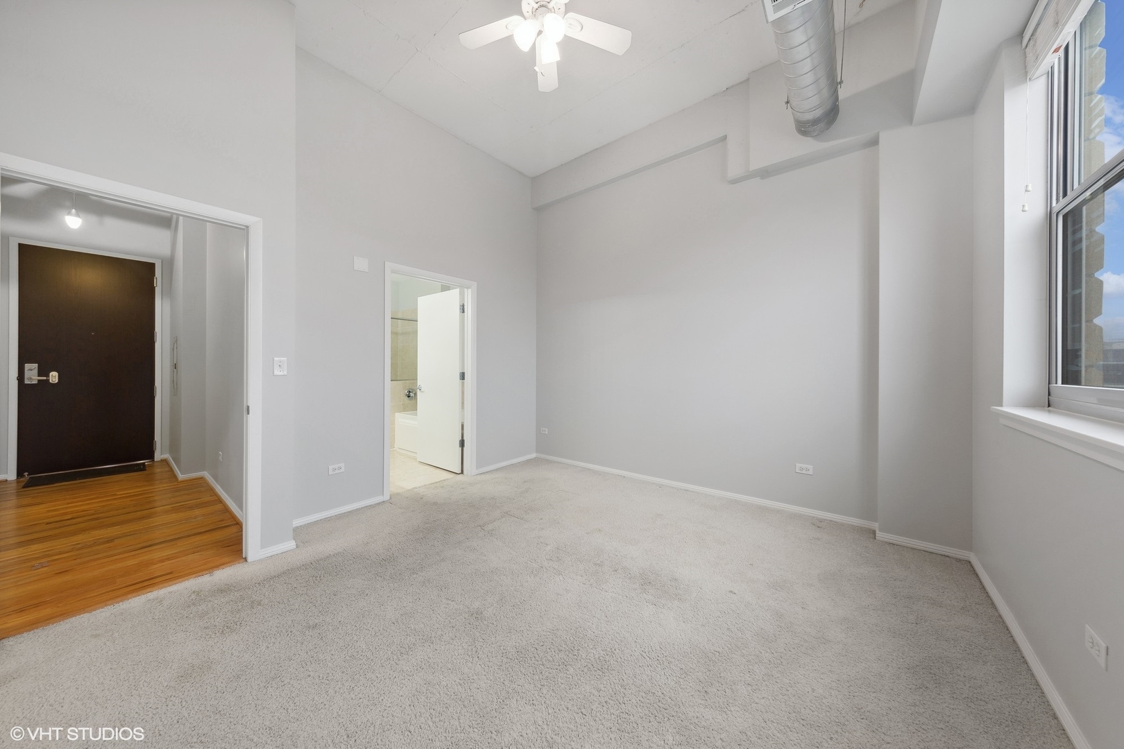 950 West Monroe Street, Unit 910 Chicago, IL 60607 - Photo 15 of 31 a view of an empty room with a window