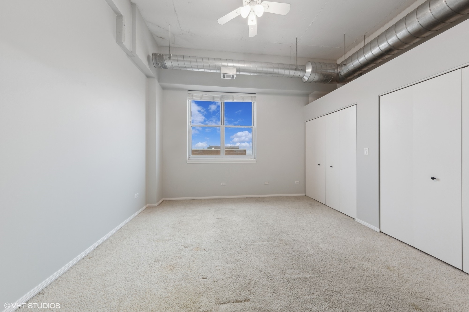 950 West Monroe Street, Unit 910 Chicago, IL 60607 - Photo 18 of 31 an empty room with a empty space and windows