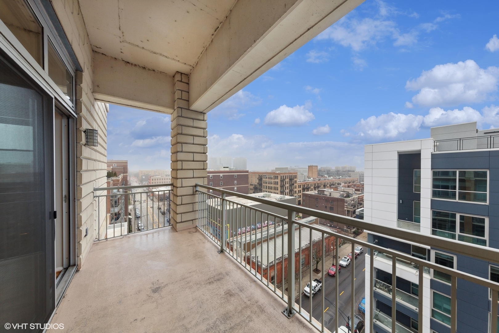 950 West Monroe Street, Unit 910 Chicago, IL 60607 - Photo 21 of 31 a view of a balcony with city view