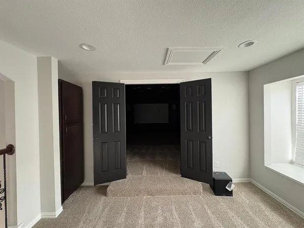 a view of entryway with a flat screen tv