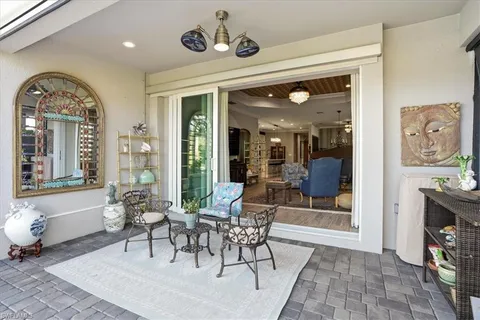 a view of a livingroom with furniture and windows