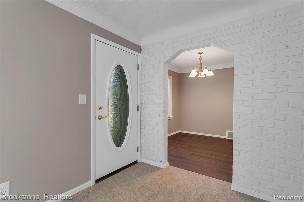 2734 Crooks Road Royal Oak, MI 48073 - Photo 9 of 50