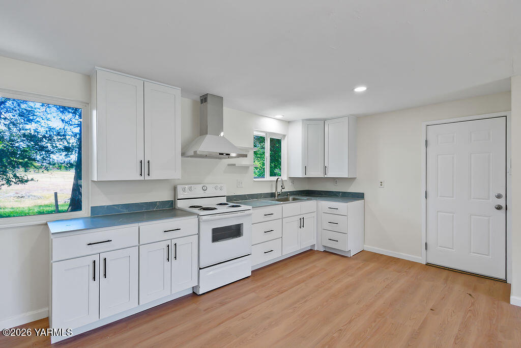 502 South Friedline Road Yakima, WA 98908 - Photo 4 of 14 Kitchen