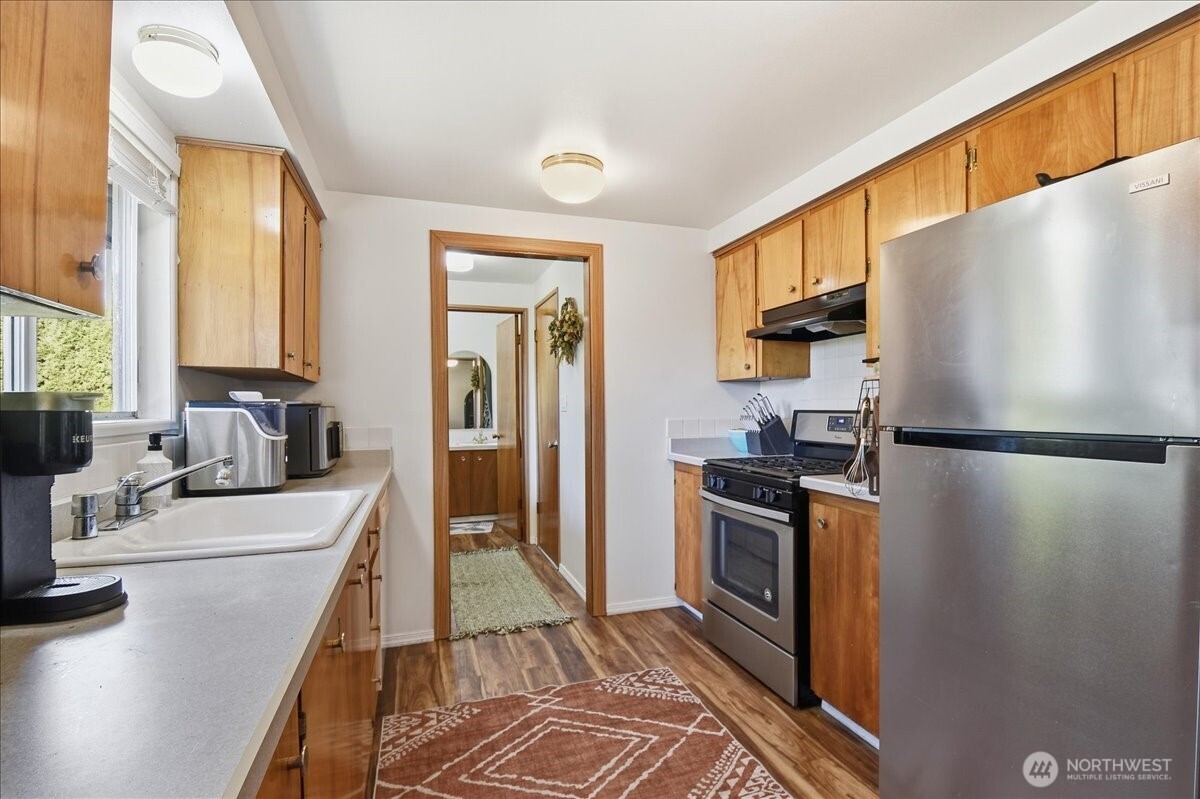 1107 South Spruce Street Burlington, WA 98233 - Photo 4 of 12