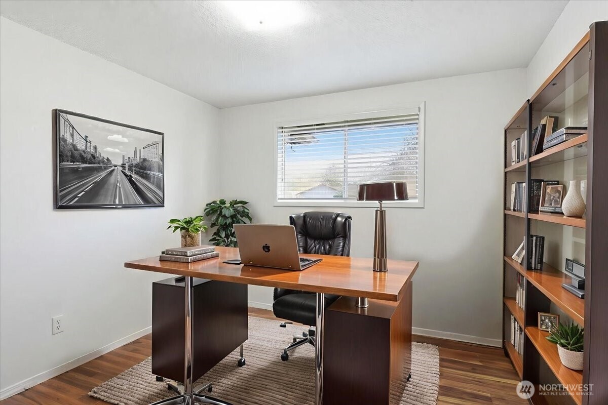 1107 South Spruce Street Burlington, WA 98233 - Photo 7 of 12