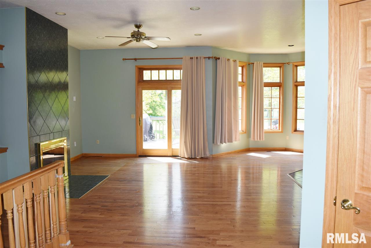 1127 North Nofsinger Road Metamora, IL 61548 - Photo 11 of 36 Gallery Image 11