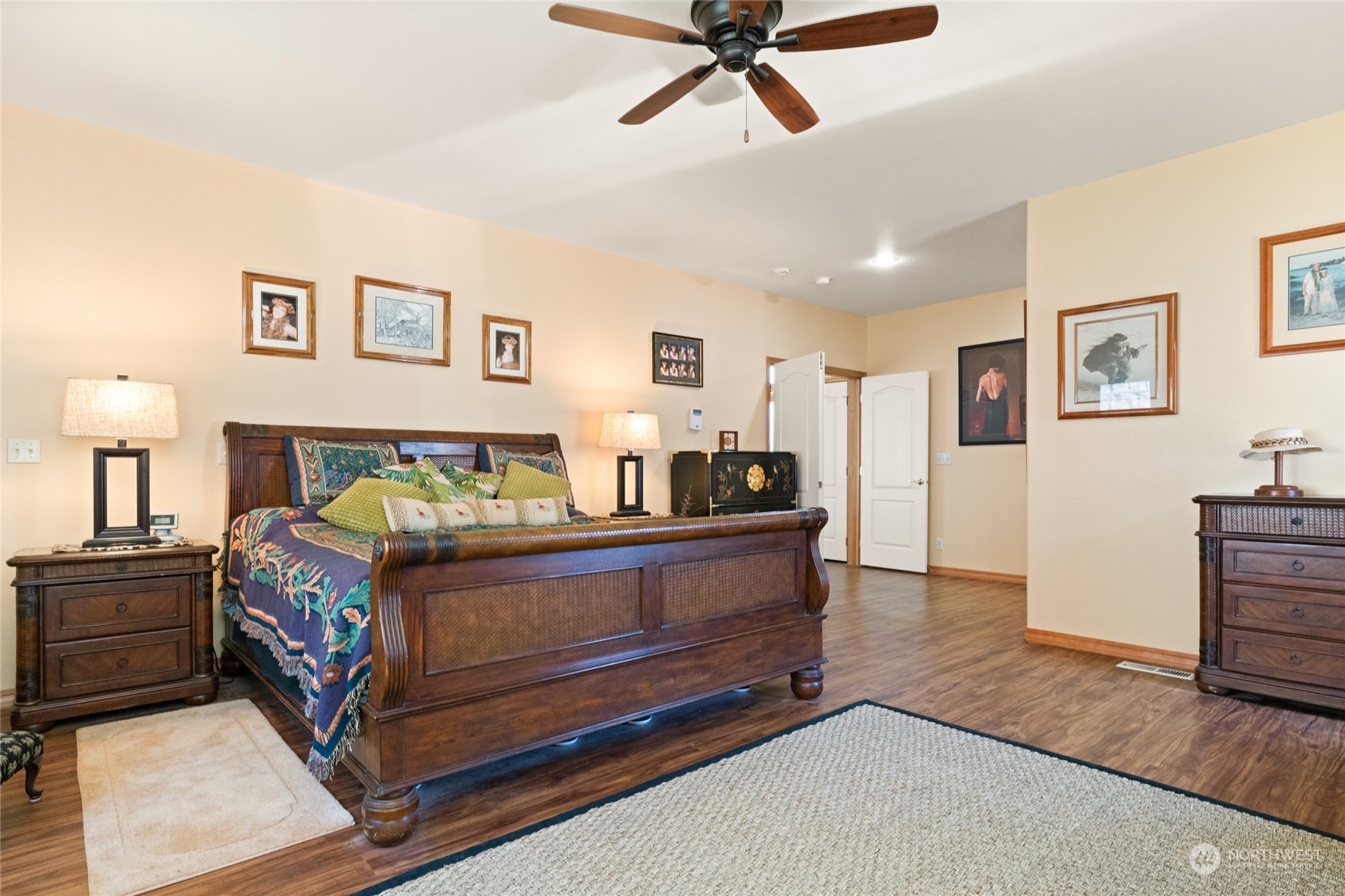 8 Valley View Park Road Omak, WA 98841 - Photo 20 of 40 a spacious bedroom with a bed and a chandelier