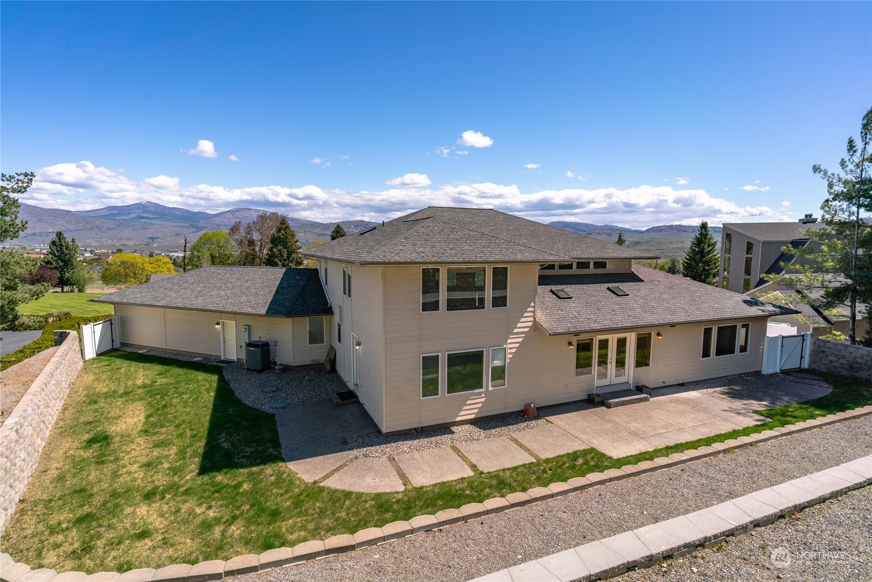 8 Valley View Park Road Omak, WA 98841 - Photo 2 of 40 front view of a house with a yard