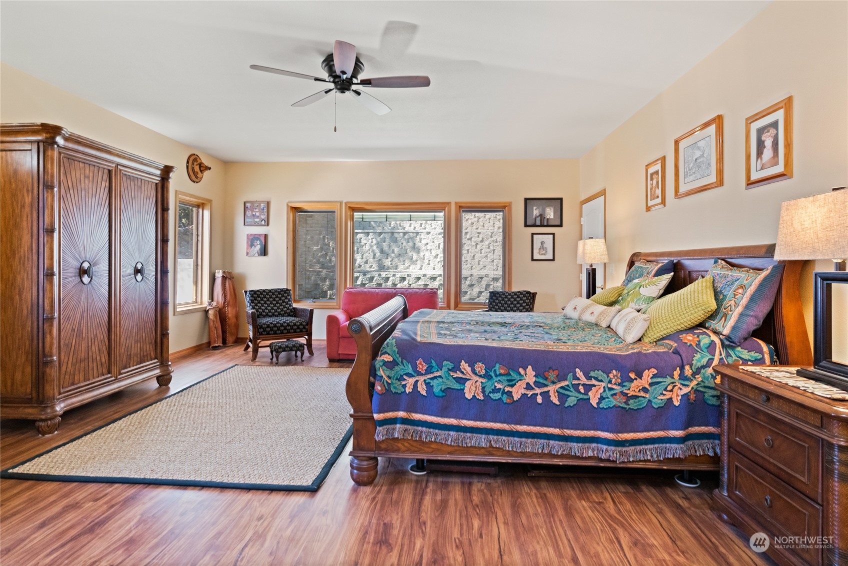 8 Valley View Park Road Omak, WA 98841 - Photo 21 of 40 a bed room with furniture and a window