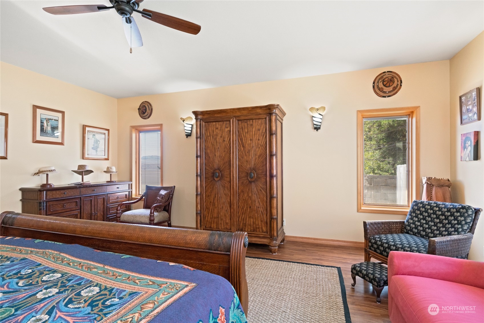8 Valley View Park Road Omak, WA 98841 - Photo 22 of 40 a living room with furniture and wooden floor
