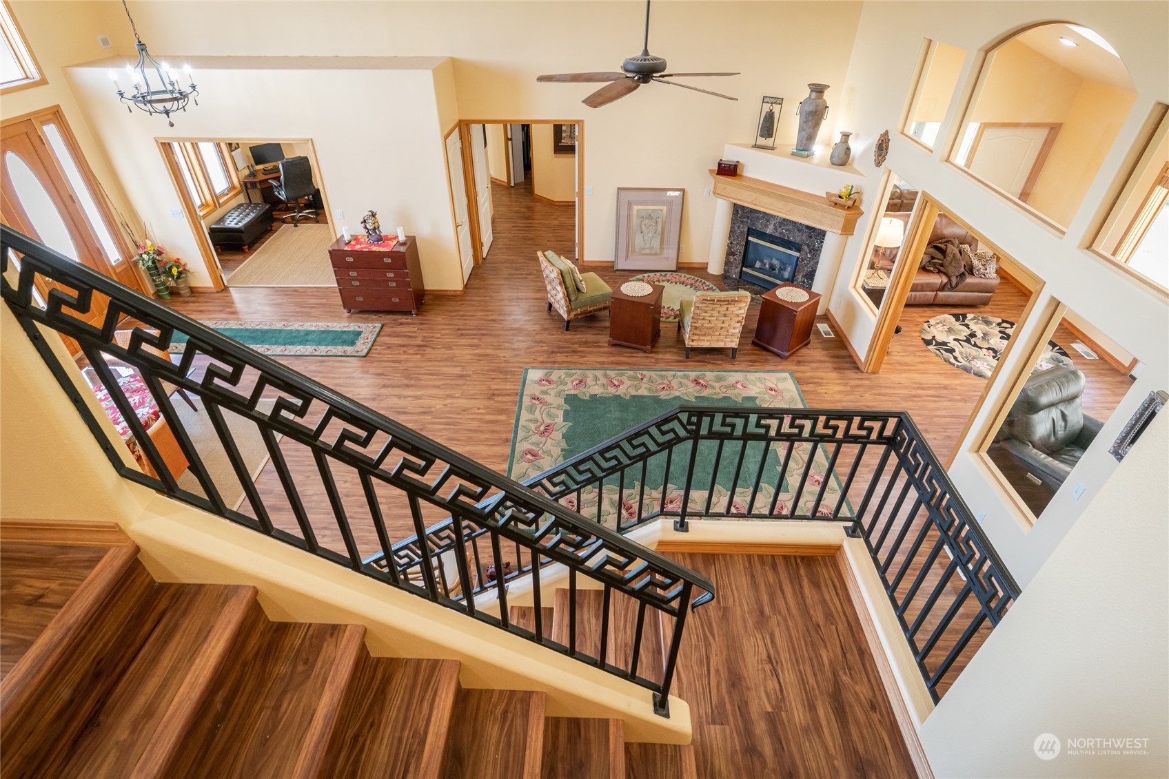 8 Valley View Park Road Omak, WA 98841 - Photo 27 of 40 a view of a living room and hall with wooden floor