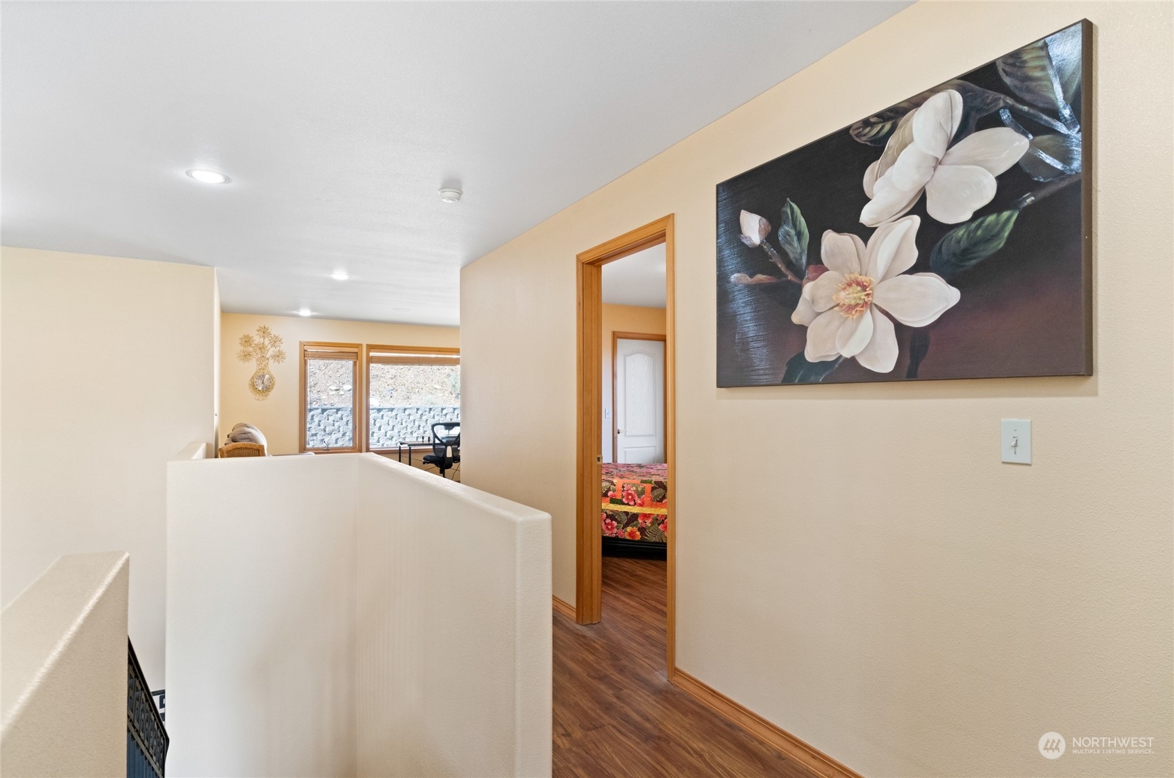 8 Valley View Park Road Omak, WA 98841 - Photo 28 of 40 a view of kitchen and front door