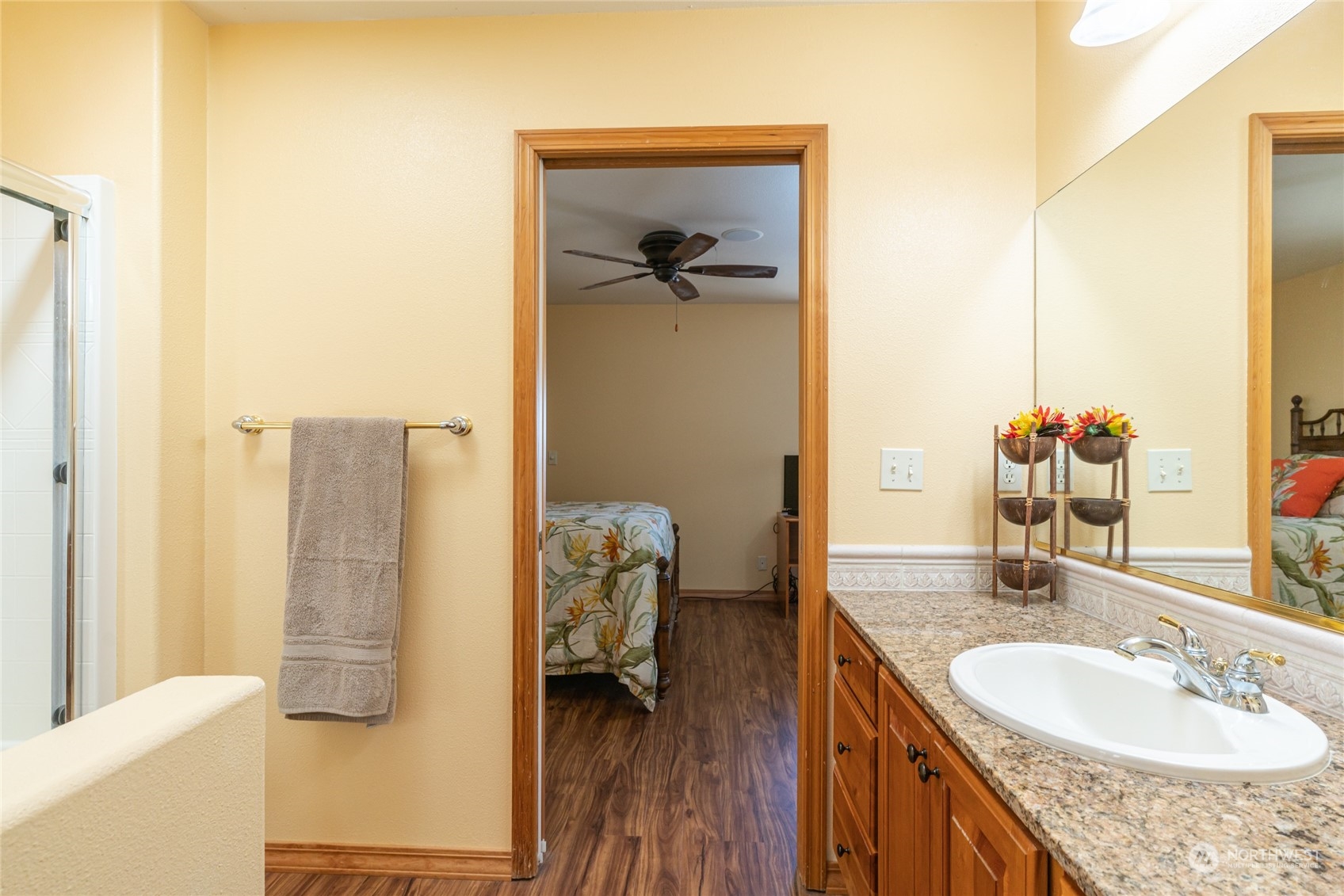 8 Valley View Park Road Omak, WA 98841 - Photo 32 of 40 a en suite bathroom with a granite countertop sink and a mirror
