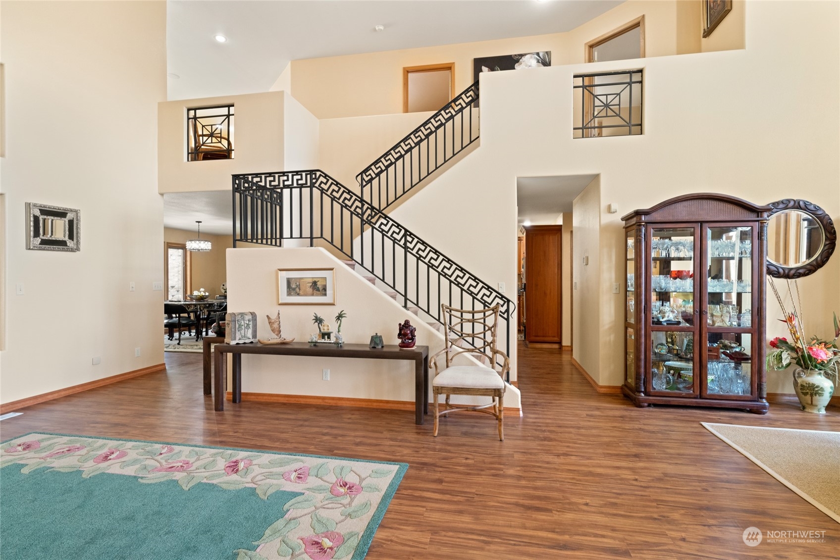 8 Valley View Park Road Omak, WA 98841 - Photo 7 of 40 a view of entryway livingroom and hall with wooden floor