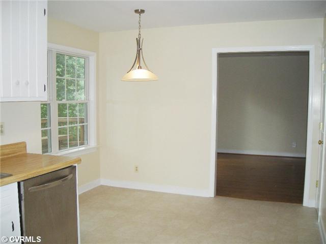 Kitchen - Eat-in area of kitchen.  Windows overlooks deck with built in seating