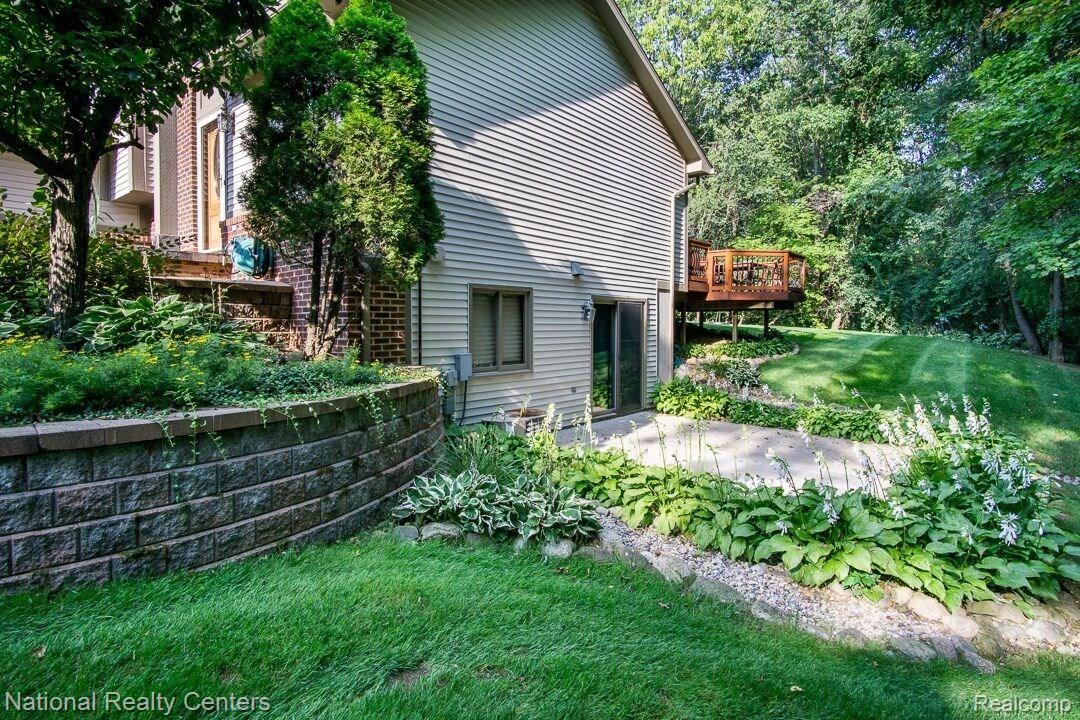 14429 Hess Road Holly, MI 48442 - Photo 30 of 34 Beauty from every angle!