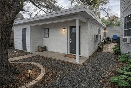 $695 | 511 West Cleveland Street, Unit 5, Alvin, TX 77511
