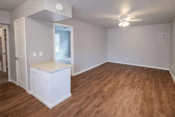 $850 | 511 West Cleveland Street, Unit 5, Alvin, TX 77511