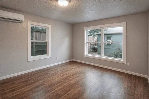 $850 | 511 West Cleveland Street, Unit 5, Alvin, TX 77511