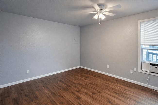 511 West Cleveland Street, Unit 5 Alvin, TX 77511 - Photo 8 of 10