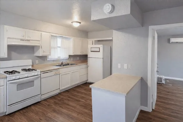 $695 | 511 West Cleveland Street, Unit 5, Alvin, TX 77511