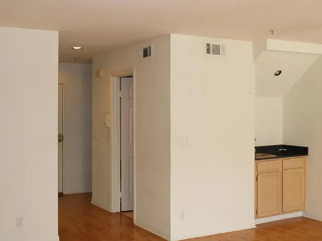 $3,190 | 1131 Campbell Street, Unit 212, Glendale, CA 91207