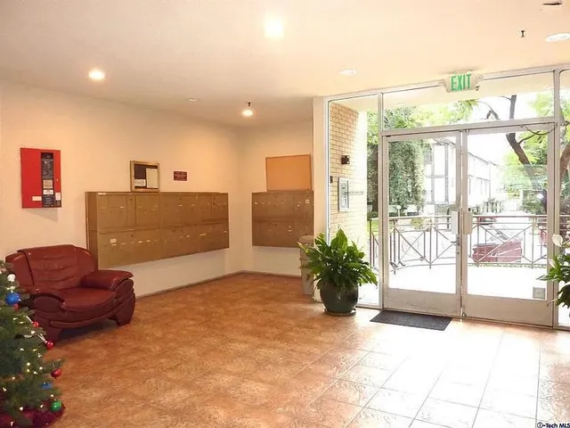 $3,190 | 1131 Campbell Street, Unit 212, Glendale, CA 91207