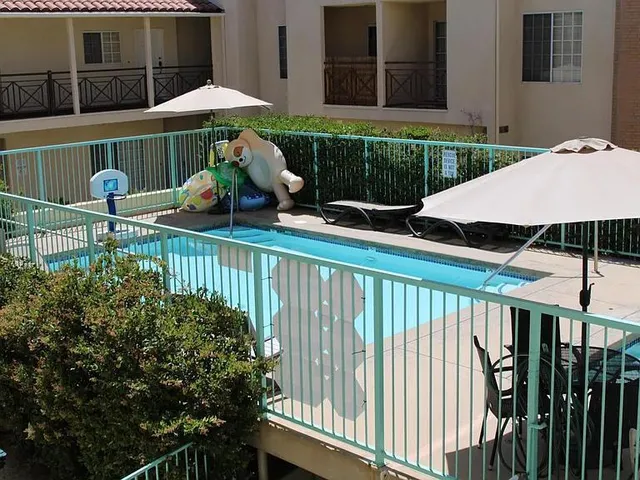 $3,190 | 1131 Campbell Street, Unit 212, Glendale, CA 91207