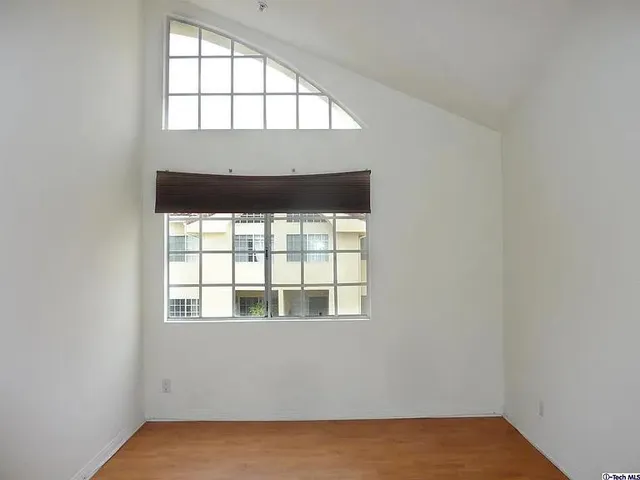 $3,190 | 1131 Campbell Street, Unit 212, Glendale, CA 91207