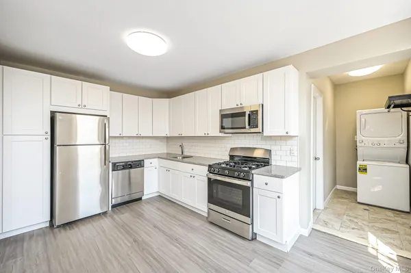 $2,895 | 463-465 Main Street, Unit A, Islip, NY 11751