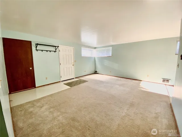 $1,950 | 1726 Northwest 63rd Street, Unit 1728, Seattle, WA 98107