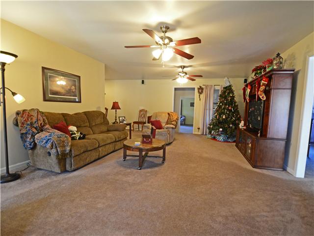 2707 Overall Road Lascassas, TN 37085 - Photo 3 of 20 HUGE LIVING ROOM WITH LOTS OF NATURAL LIGHT. 2707 OVERALL ROAD, LASCASSAS, TN 37085