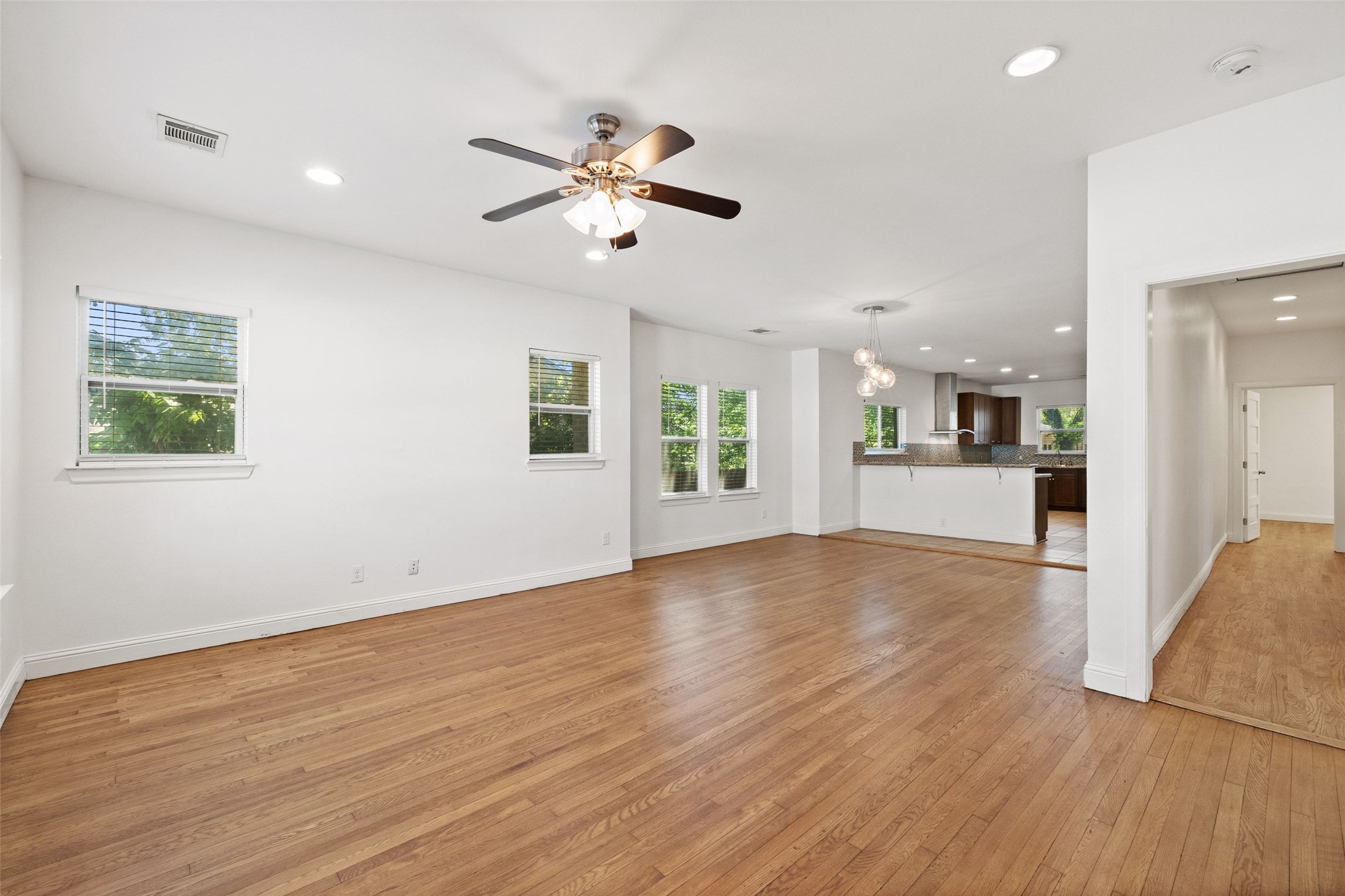3203 East 18th Street Austin, TX 78721 - Photo 7 of 38