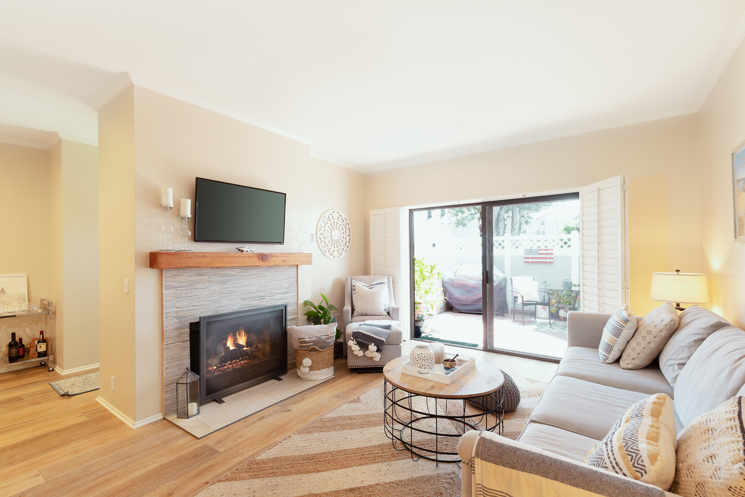 4515 Carpinteria Avenue, Unit G Carpinteria, CA 93013 - Photo 4 of 19 04a-livingroom-0016-Edit